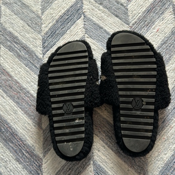 Louis Vuitton LV Shearling Fur Slippers Black White Mules Slides - Picture 4 of 7